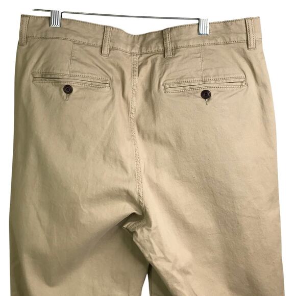 L.L. Bean Chinos Pants Mens Size 32W X 34L 503737 Khaki Natural Fit Flat Front - Picture 4 of 6